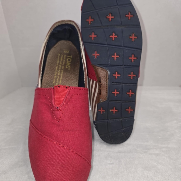 Toms Patriotic Red and Blue Moccasins - Picture 15 of 16